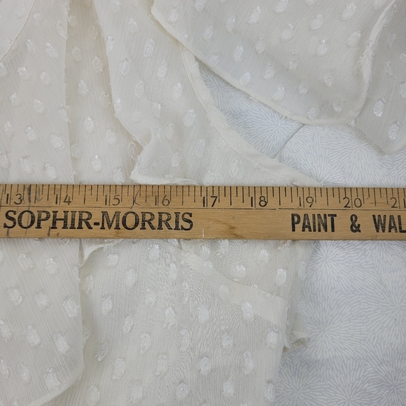 Vince Camuto off white boho ruffle blouse flowy cap sleeves fairy tufted dots 6 - Picture 7 of 11